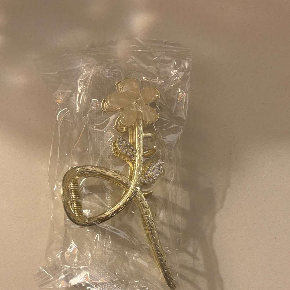 Gold and Cream Flower Brooch